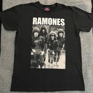 RAMONES 2012 1-2-3-4 Band Photo Black S/S Shirt MEDIUM Joey Johnny Dee Dee Tommy